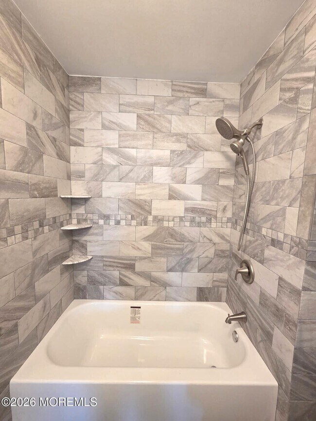 Building Photo - 92 Village Green Way