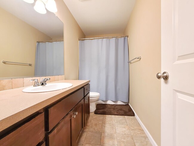 Building Photo - 4 bedroom/2.5 bath in Parkside Estates