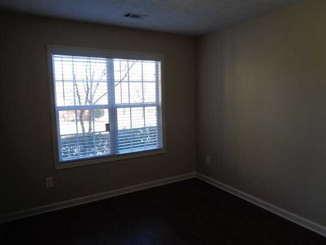 Building Photo - 840 James Ridge Dr