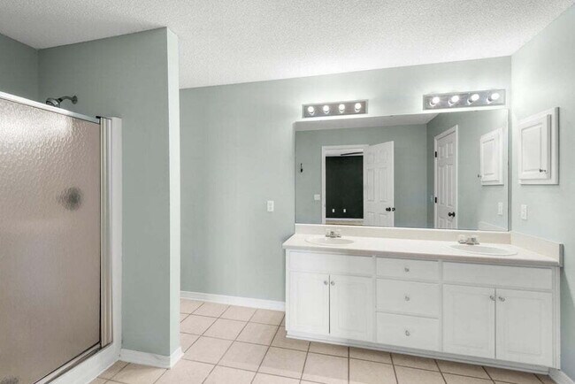 Building Photo - LAKE FRONT HOME & GATED COMMUNITY WITH COMMUNITY POOL IN NAVARRE!