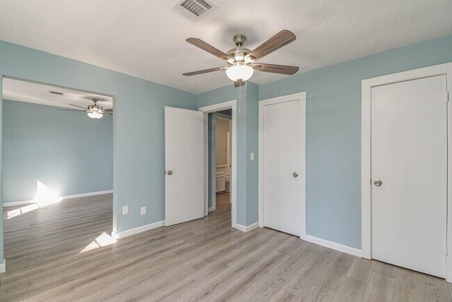 Building Photo - 3735 Woodpeckers Grove
