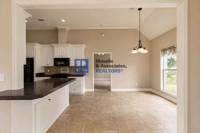 Building Photo - 3 Bed / 2 Bath Home on the Water in Ashbrooke