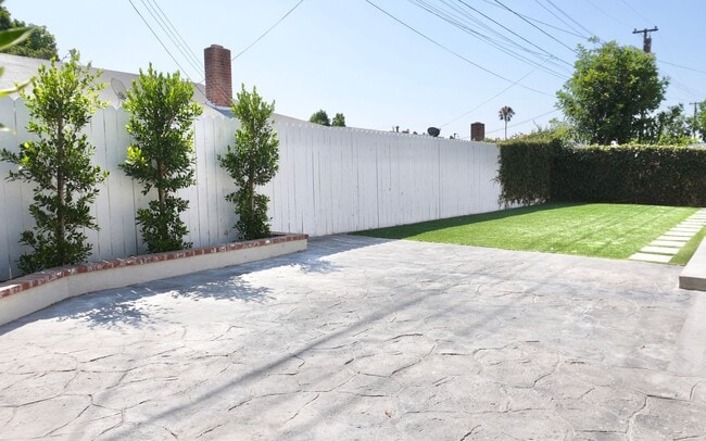 Building Photo - Beautifully Renovated 3B/2BA Home in La Ha...