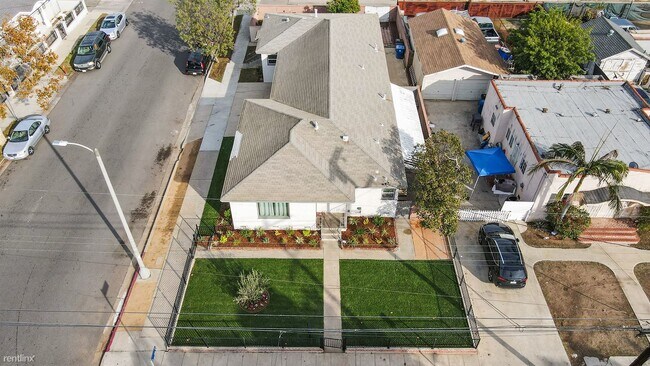 Building Photo - 2 br, 1.5 bath Duplex - 1160 North Fries A...