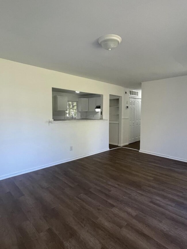 Building Photo - 1040 Shalimar Dr