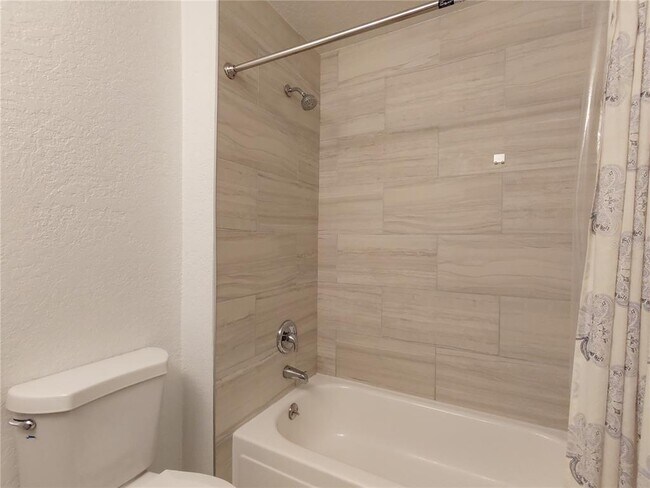 Building Photo - 538 Orange Dr