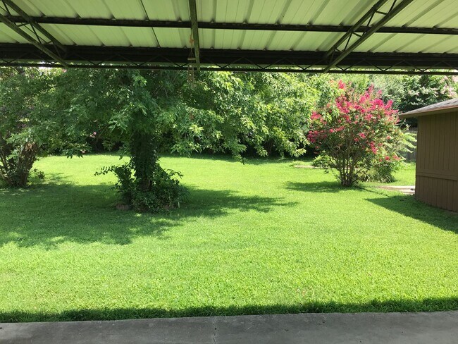 Building Photo - Excellent 2/1 in Desirable West Nashville!