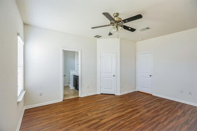 Building Photo - 104 Navidad River Dr