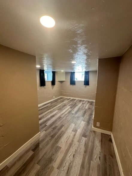 Building Photo - 654 E 500 N