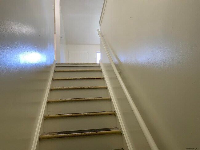 Building Photo - 301 3rd St