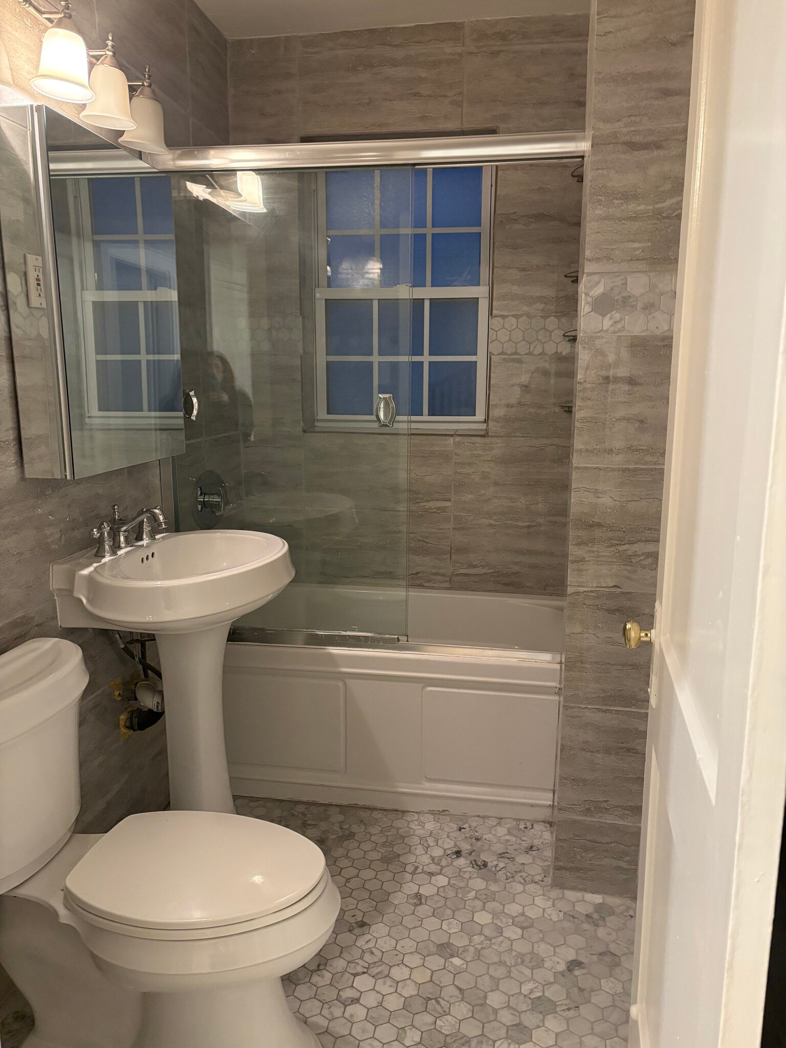 Bathroom - 9 Ellery St