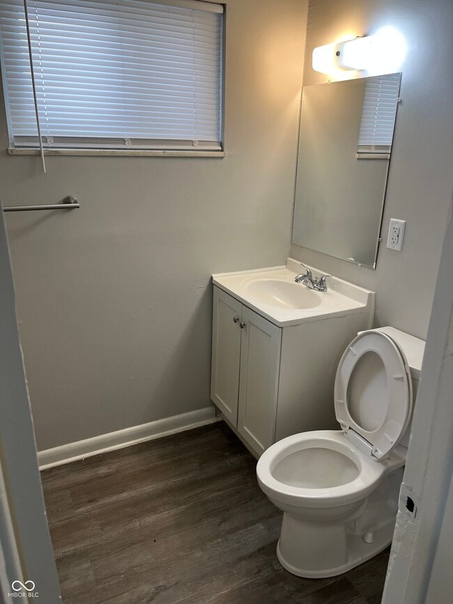 Building Photo - 1944 Shelby St