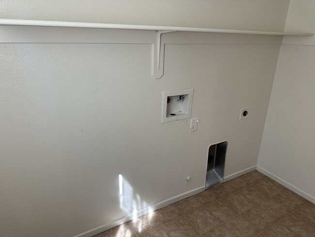 Building Photo - Stockton 4 Bedroom 2.5 Bathroom Home.