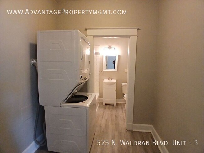 Building Photo - 525 N Waldran Blvd