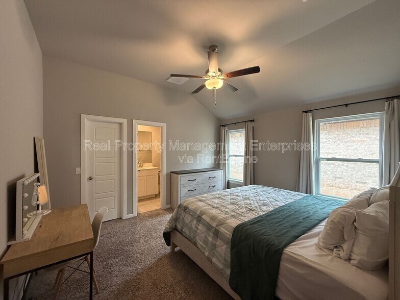 Building Photo - 4612 Prominence Dr