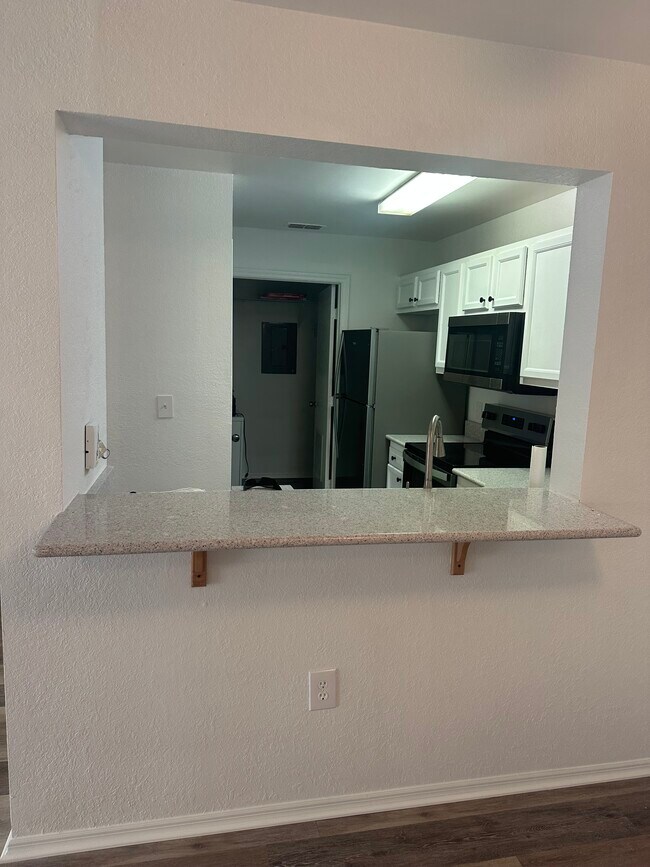 Building Photo - 3705 SW 27th St