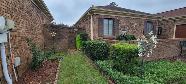 Building Photo - 140 Patio Pl