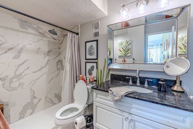 Building Photo - 137 Cordillo Pkwy