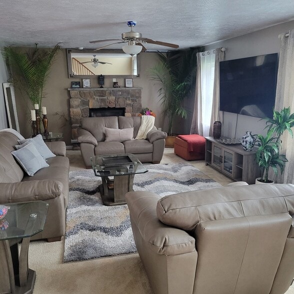 Building Photo - 5282 Sunshine Ln