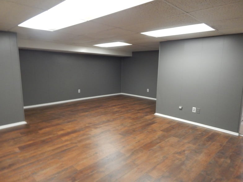 great for second family room - 1103 Normandy Ct
