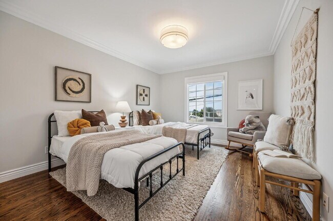 Building Photo - Beautiful 3 Bedroom 2 Bathroom Single Fami...