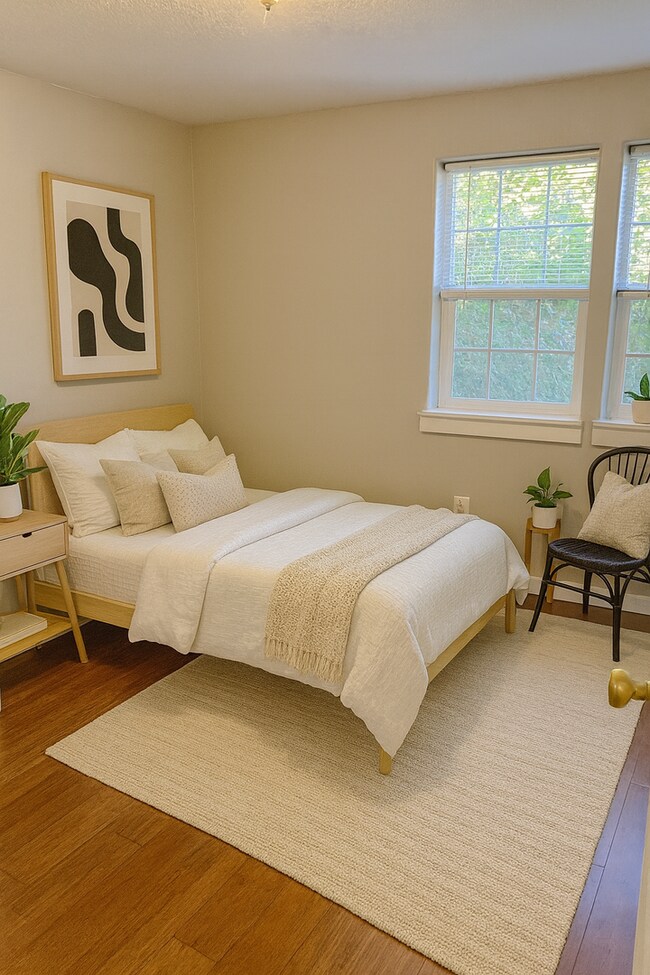 Building Photo - Townhouse, 1.5 bath, w/d in unit, private back patio, all dogs welcome!