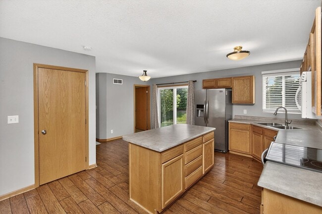 Building Photo - SPACIOUS LIVING!! 4 Bedroom, 3 Bathroom Home in Waukee!