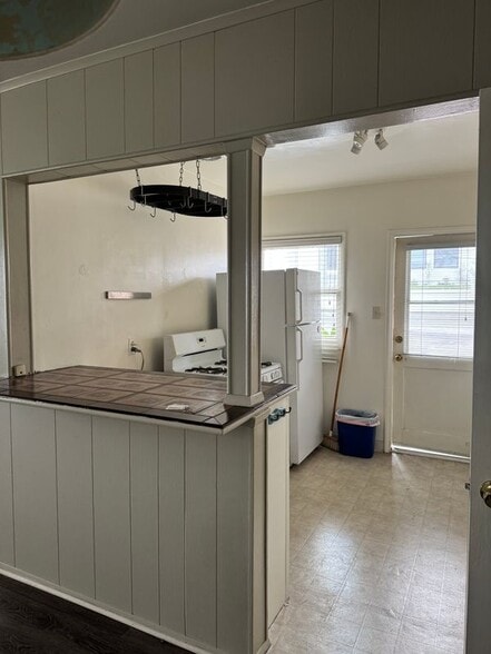 Building Photo - 601 Anderson St