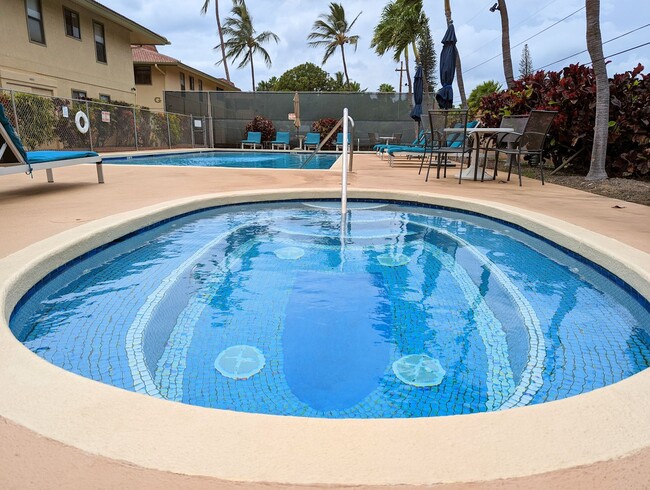 common area - pool - very well maintained - 1450 S Kihei Rd