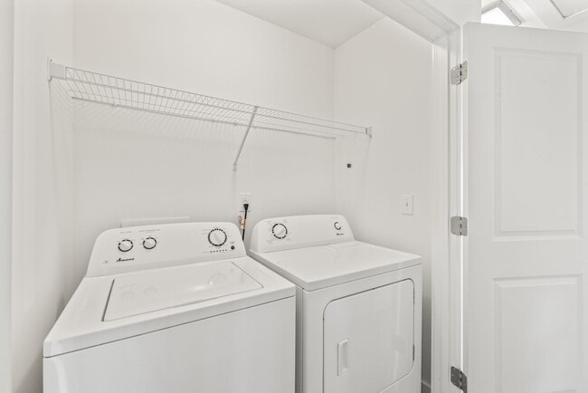 Building Photo - 2 Bedroom Townhome in Brightwalk!