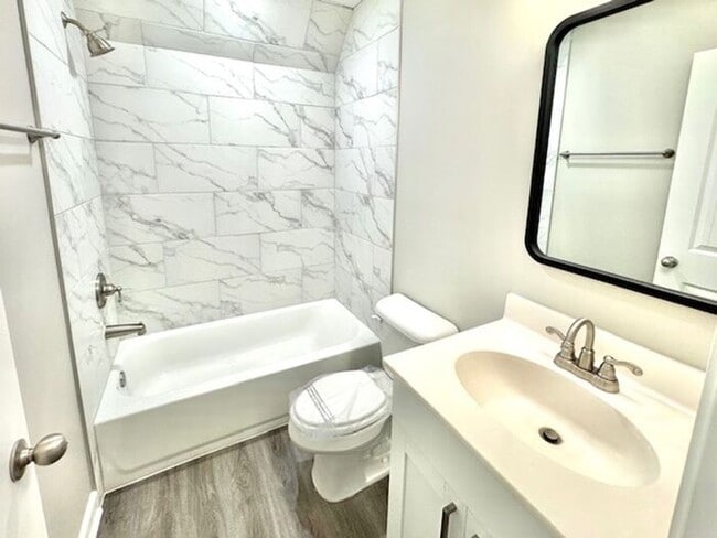 Building Photo - Now Leasing a 5-bedroom 3 bath home in Hor...