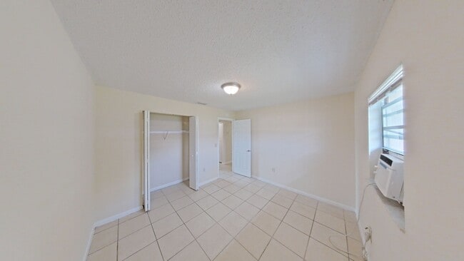 Building Photo - Nice and Cozy 2 Bed/1 Bath Apartment
