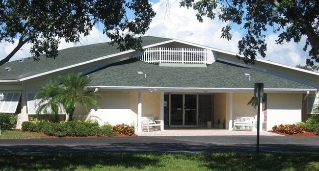 Building Photo - The Winds of St. Armands South