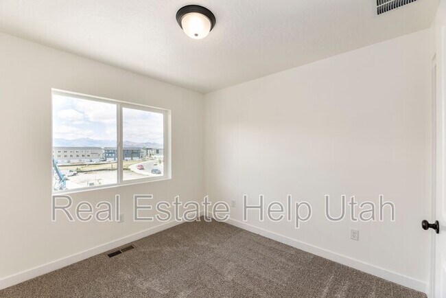 Building Photo - 488 S 700 W