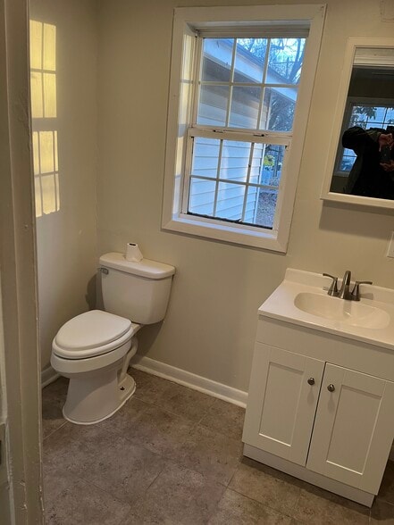 Building Photo - 914 Fir Pl