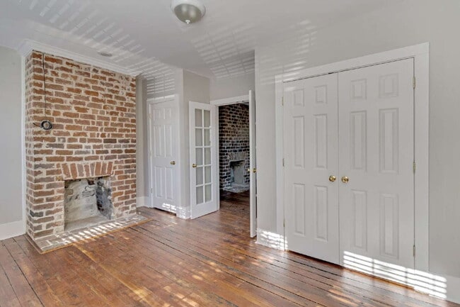 Building Photo - Charming Downtown Savannah Rental Property
