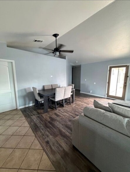 Building Photo - 1410 Ashwood Ct