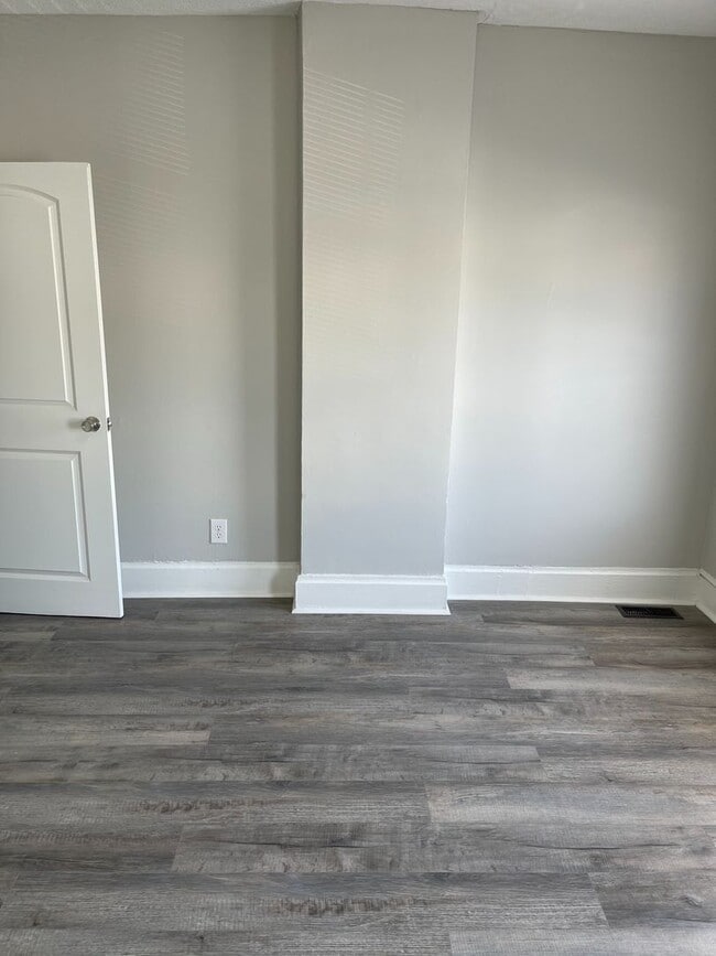 Building Photo - 117-119 Innis