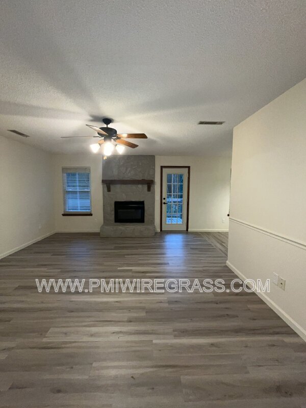Building Photo - 214 Brookside Ln