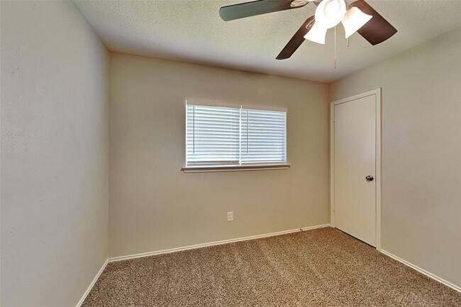 Building Photo - 9606 Yearling Cir