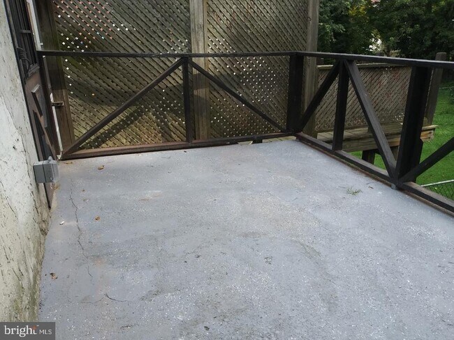 Building Photo - 2617 Lindsay St