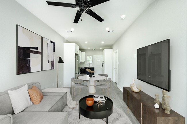 Building Photo - 8157 Tate St