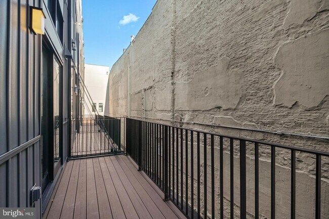 Building Photo - 108 Black Horse Alley