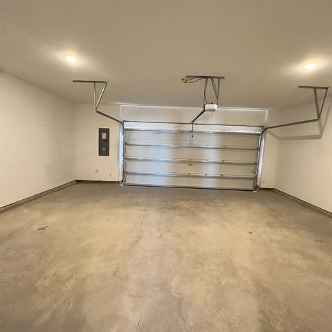 Building Photo - 9575 Speaker Dr