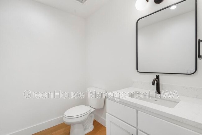 Building Photo - 627 SW C St