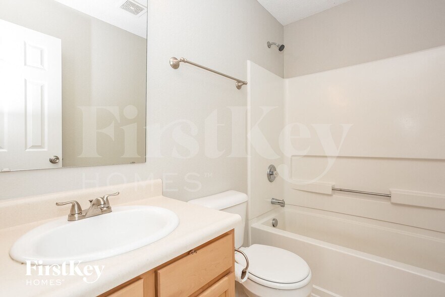 Building Photo - 13796 Meadow Lake Dr