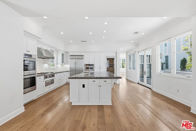 Building Photo - 13079 Bluff Creek Dr