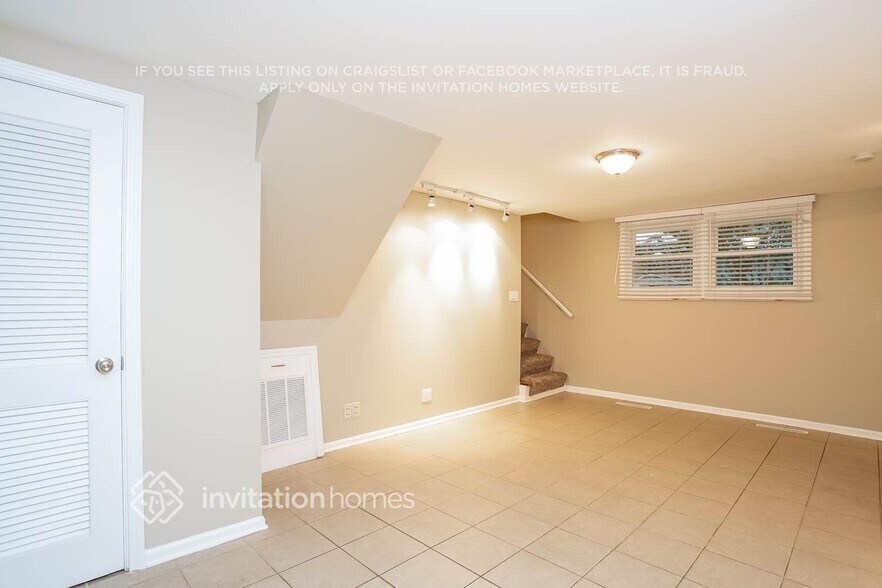 Building Photo - 14723 Menard Ave