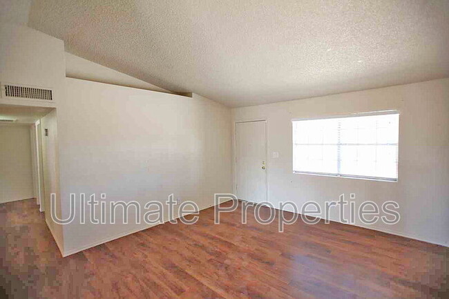 Building Photo - 1614 W Sequoia Dr