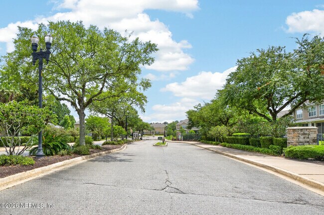 Building Photo - 4166 Highwood Dr